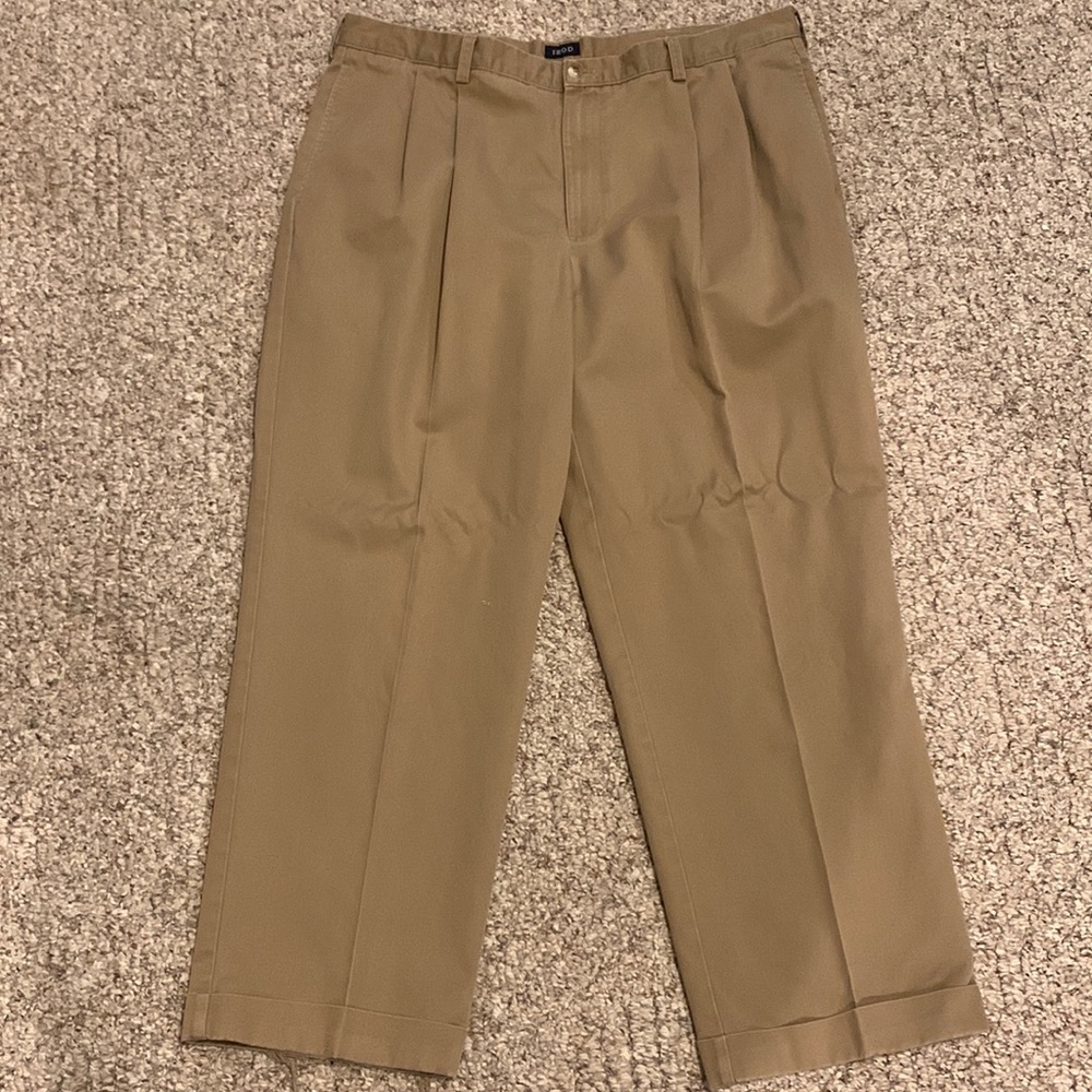 20. Izod Men’s Khaki Pants 40 x 30